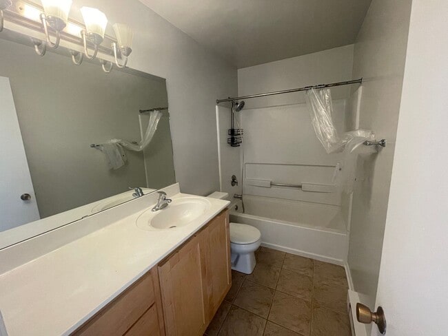 Building Photo - Lorandos Rental