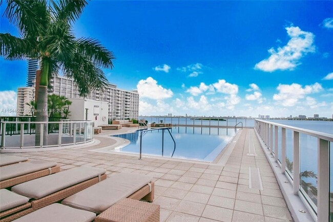 Building Photo - 2020 N Bayshore Dr