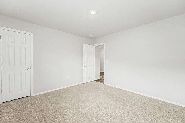 Building Photo - 4404 SW Sackett Ave