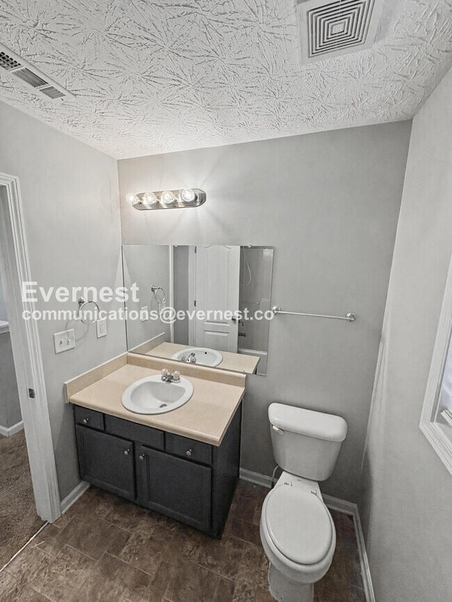 Building Photo - Limited Time Special Offer / 5 Bed, 4 Bath Home with Garage / Pet-Friendly / Vouchers Accepted / ...