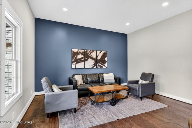 Building Photo - 914 Ash St