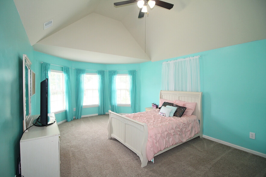 upper level bedroom 1 - 5305 Ripken Rd