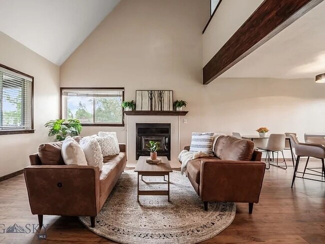 Building Photo - Cute House, Large Yard