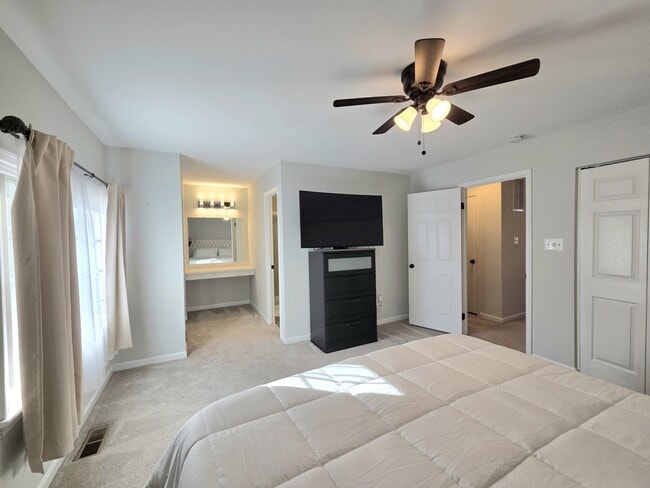 Building Photo - 5407 Leeway Ct