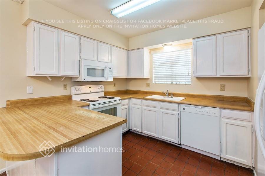 Building Photo - 215 N Kachina