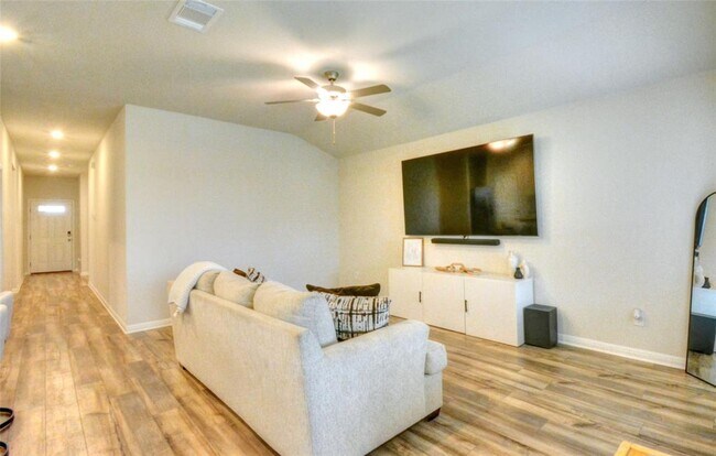 Building Photo - 257 Fossil Dr