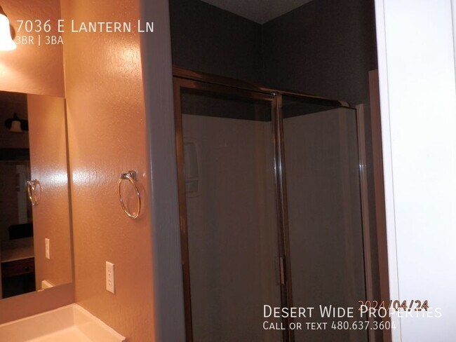Building Photo - 7036 E Lantern Lane East