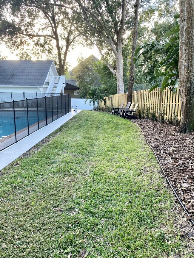Building Photo - 703 Fairoaks Ln