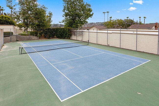 Building Photo - Updated Townhome in El Camino Club Estates!