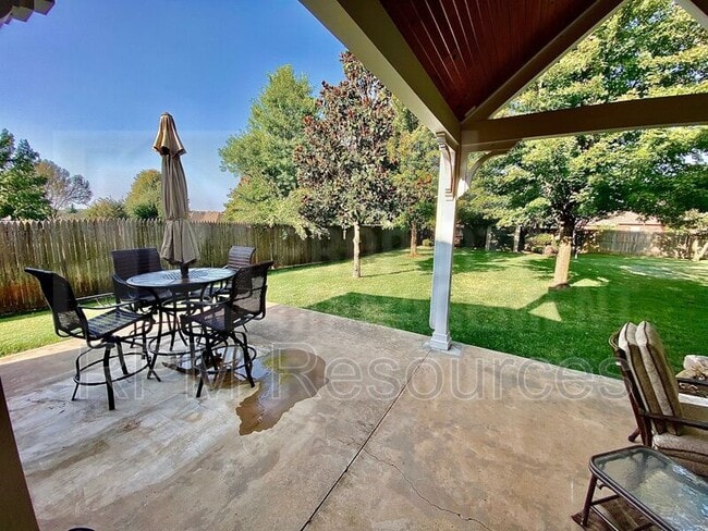 Building Photo - 216 Castle Rock Rd