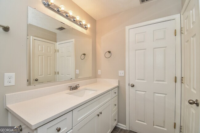 Building Photo - 1311 Ambercrest Way