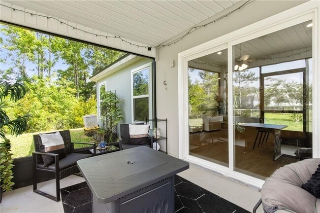 Building Photo - 300 Chinquapin Dr