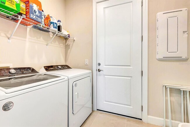 Building Photo - 6221 Fish Eagle Ct