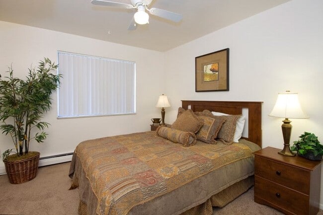 Building Photo - Hyde Park North