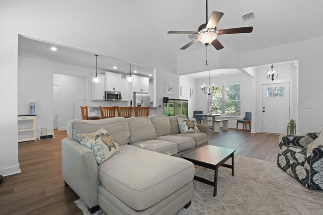 Building Photo - 3 Bedrooms, 2.5 Baths, and Endless Coastal Charm in Townsend, GA
