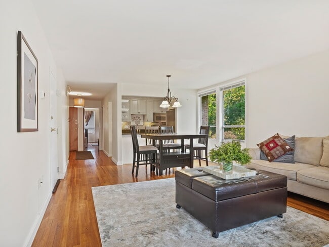 Building Photo - 160 Fairfield Woods Rd