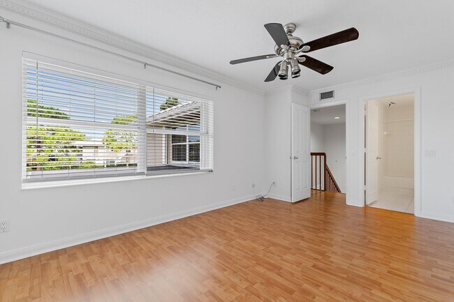Building Photo - 2406 SW Danbury Ln