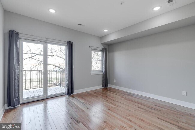 Building Photo - 2113 Master St