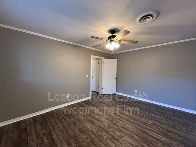Building Photo - 241 Rossitter St