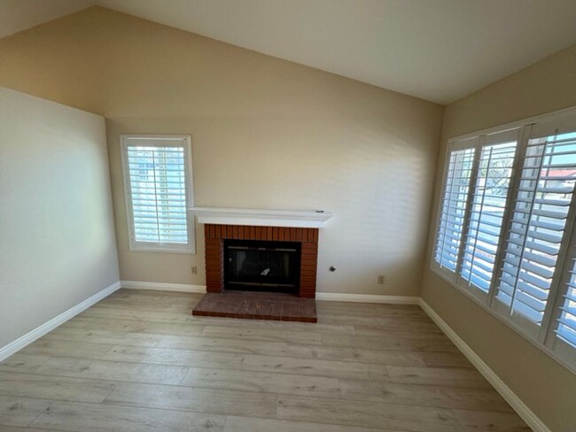 Building Photo - Beautifully Updated 3-Bedroom Home with Ne...