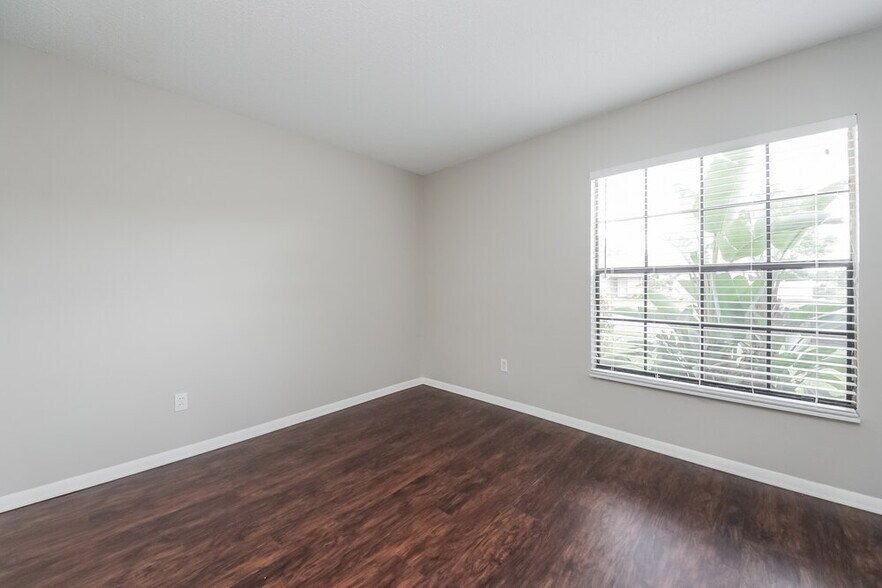 Building Photo - 1000 Dinero Dr