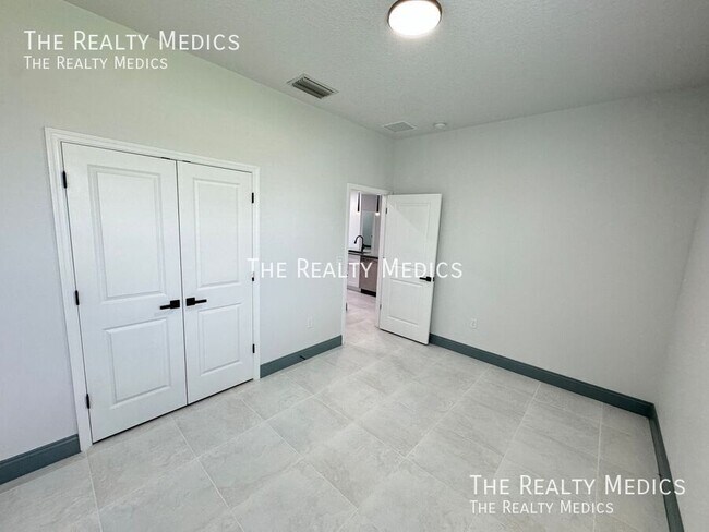 Building Photo - 2226 Rock Dr