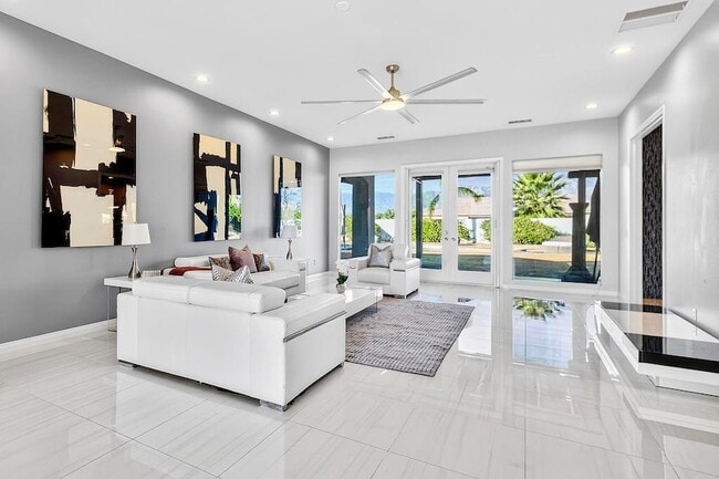 Building Photo - 5 Curie Ct