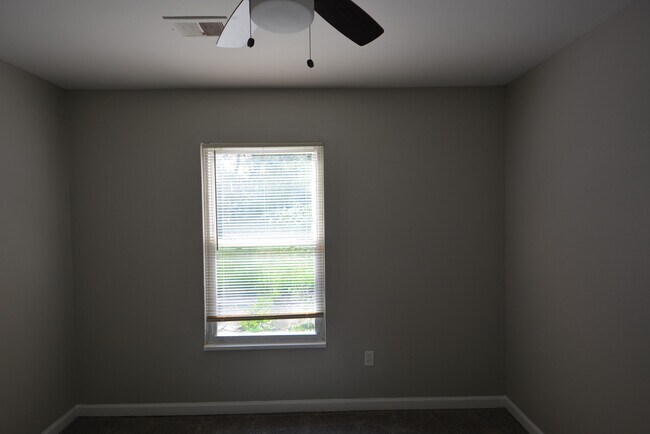 Building Photo - 10032 Regency Ct