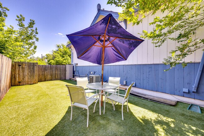 Building Photo - 619 N Corona St