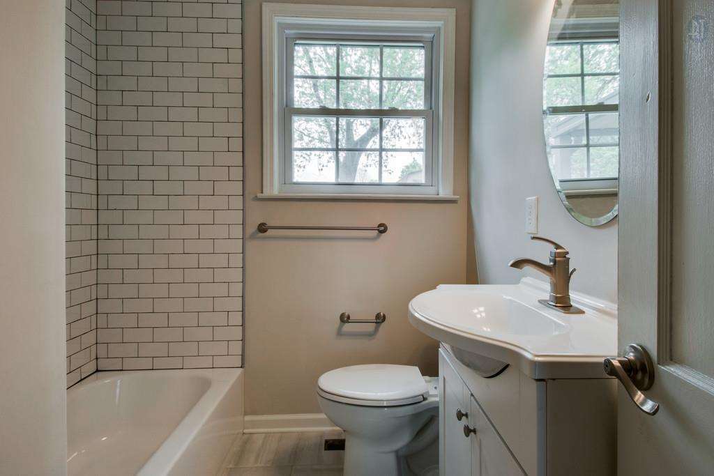 Guest bathroom - 2402 Carter Avenue