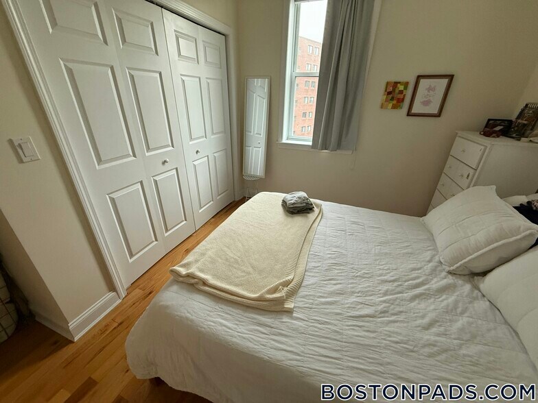 Building Photo - 3 Chauncy St