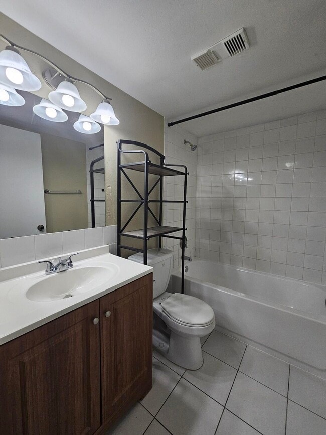 Building Photo - 1750 N Congress Ave