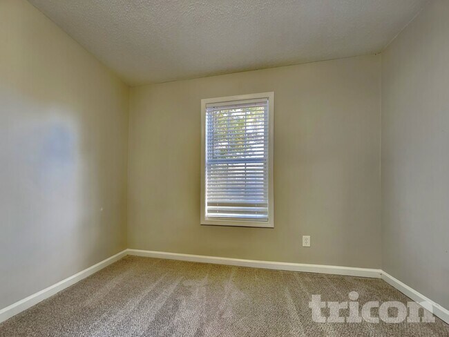 Building Photo - 404 Wolf Creek Ct