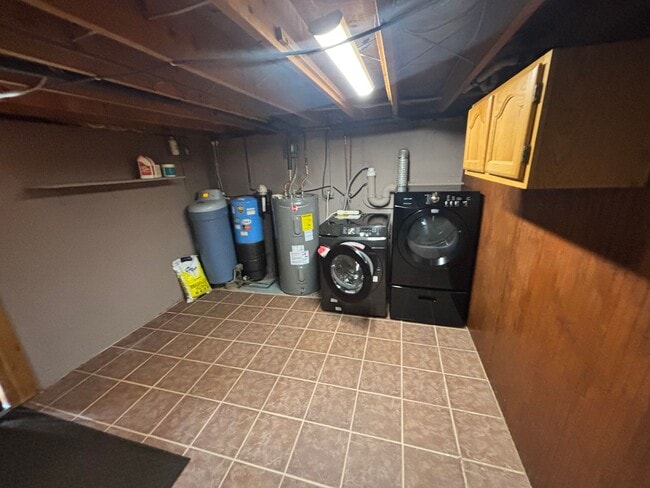 Building Photo - Log home in quiet setting