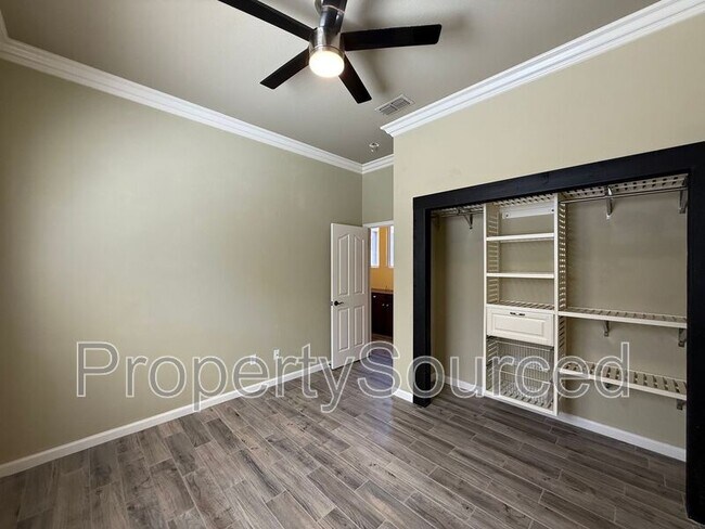 Building Photo - 523 Ruess Rd