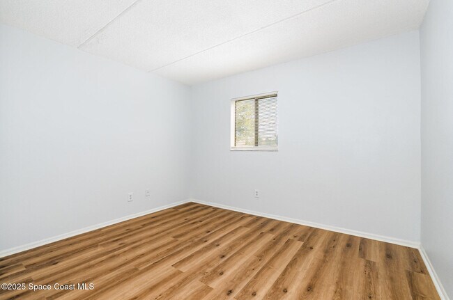 Building Photo - 204 Seminole Ave W