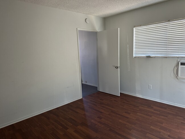 2d bedroom - 818 E Brockton Ave