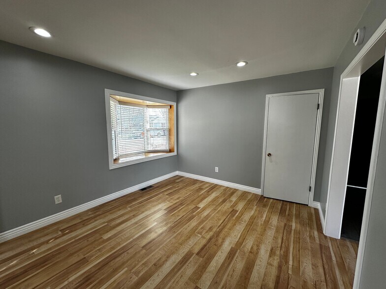 Building Photo - 2019 E Lambourne Ave