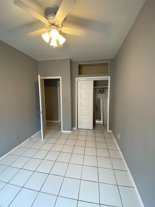 Building Photo - 5 Bed/3 Bath UC Rental Located on McMillan $750/pp ($3,875/mo)!