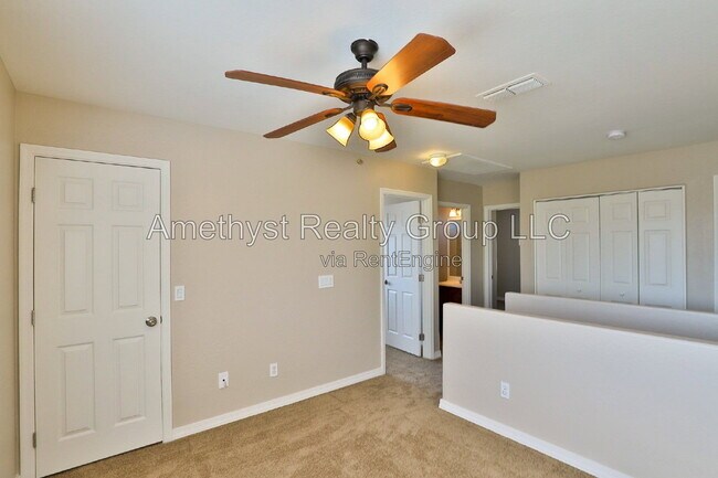 Building Photo - 11706 W Sunnyside Dr