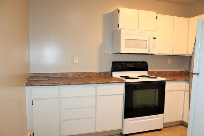 Building Photo - 4037 S Rose St