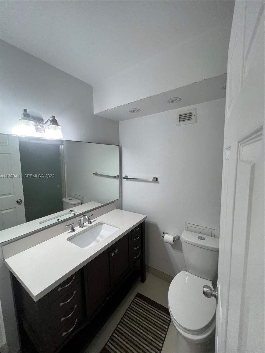 Building Photo - 6039 Collins Ave