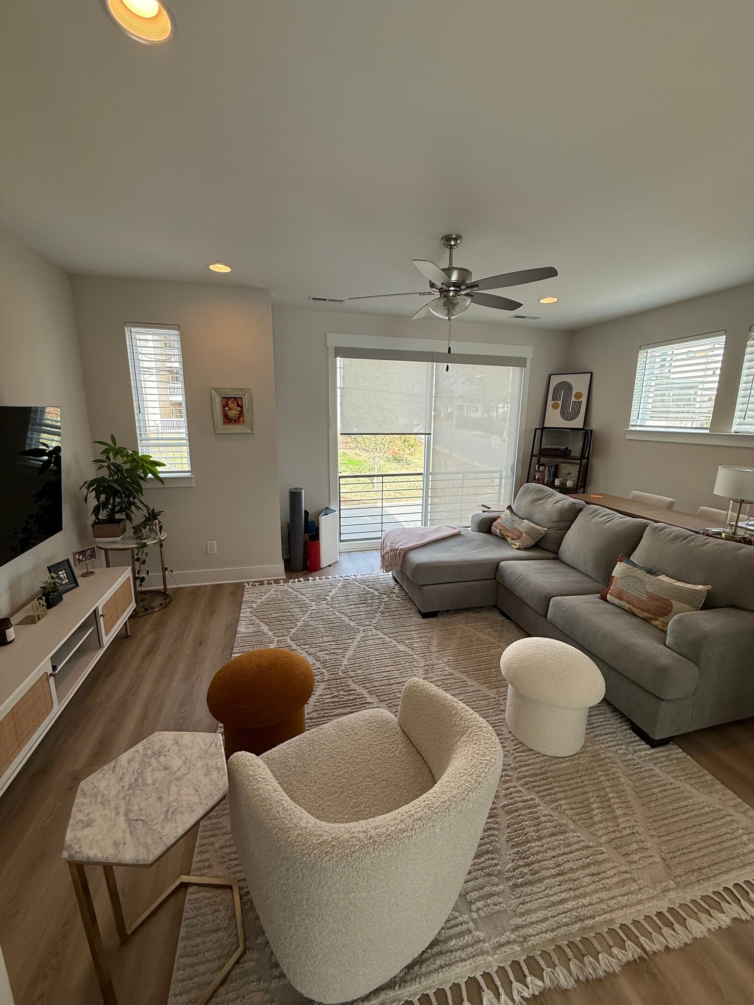 Building Photo - 219 S Bruns Ave