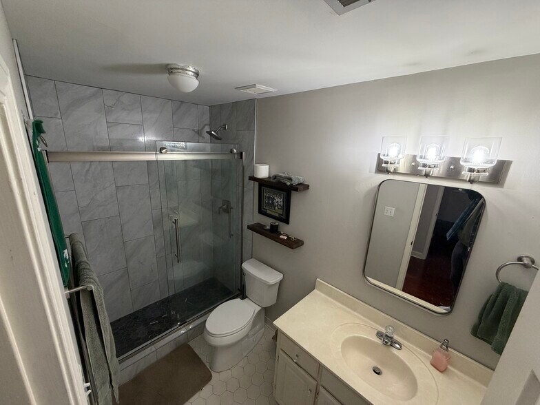 Primary Bathroom - 3201 Lenox Rd NE