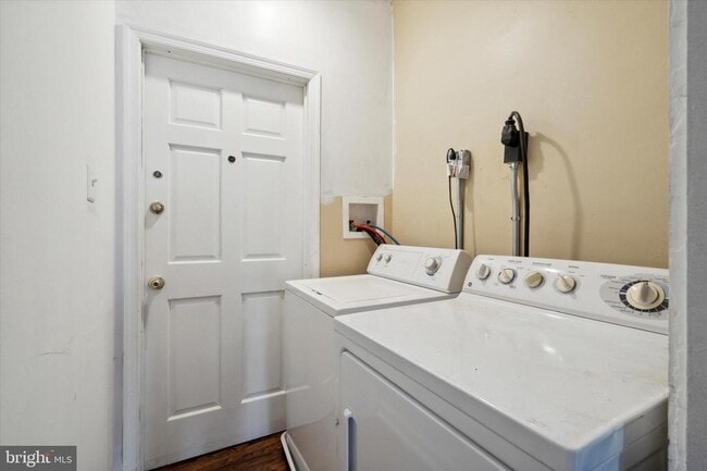 Building Photo - 3215 Hamilton St