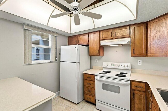 Building Photo - 2700 Bayshore Blvd