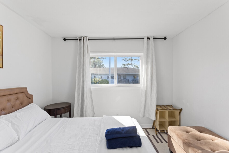 Guest bedroom - 4507 Holly Tree Rd