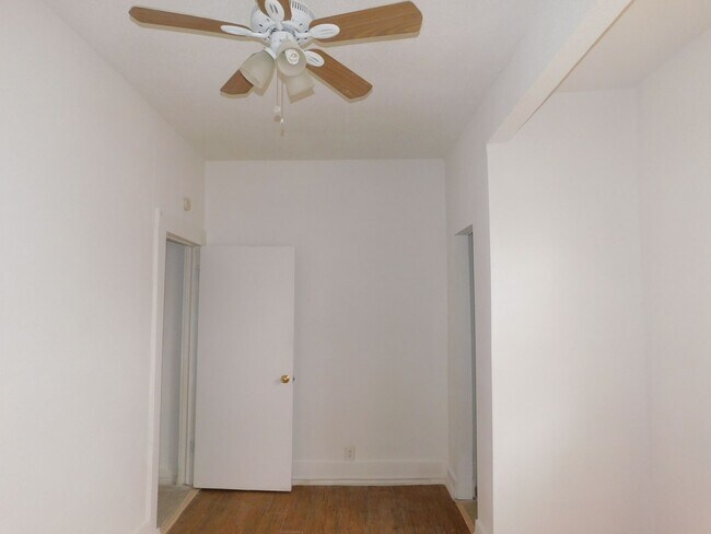 Building Photo - Cozy & Convenient Living in San Antonio’s East Side