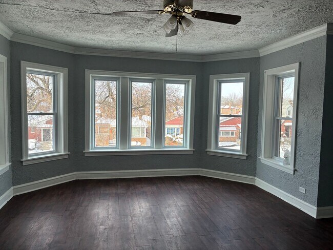 Building Photo - 10625 S Calumet Ave