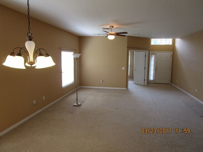 Building Photo - 4 Bed/2 Bath in Beacon Park